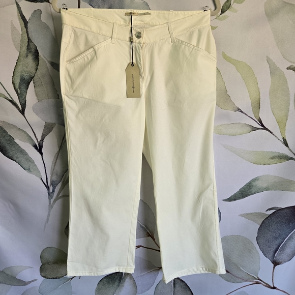 MAX STUDIO | NWT Cropped Pants in White sz 6 - Picture 1 of 7